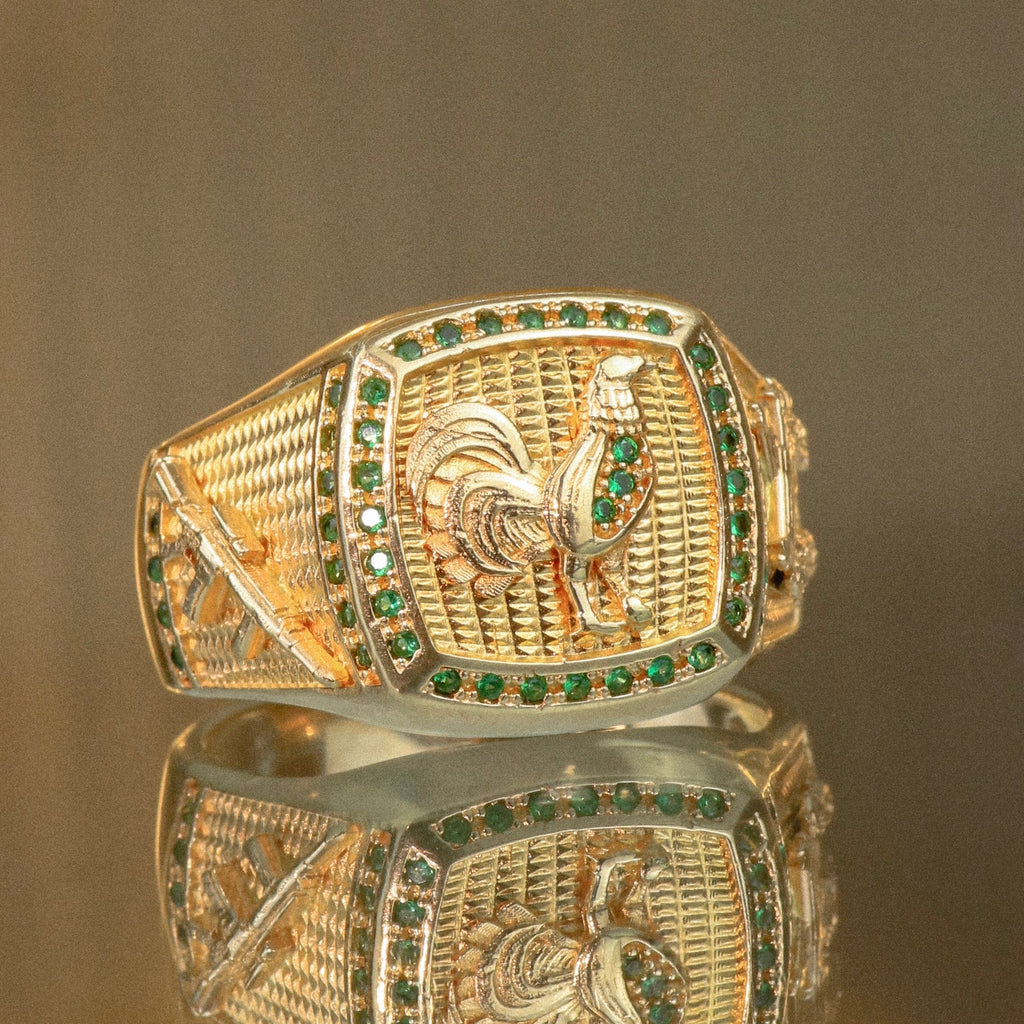 Anillo Gallo en oro amarillo 18k con circones verdes l disponible para fabricación l a partir de la talla 7 1/2