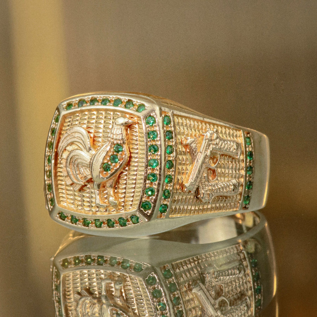 Anillo Gallo en oro amarillo 18k con circones verdes l talla 10 l 17g